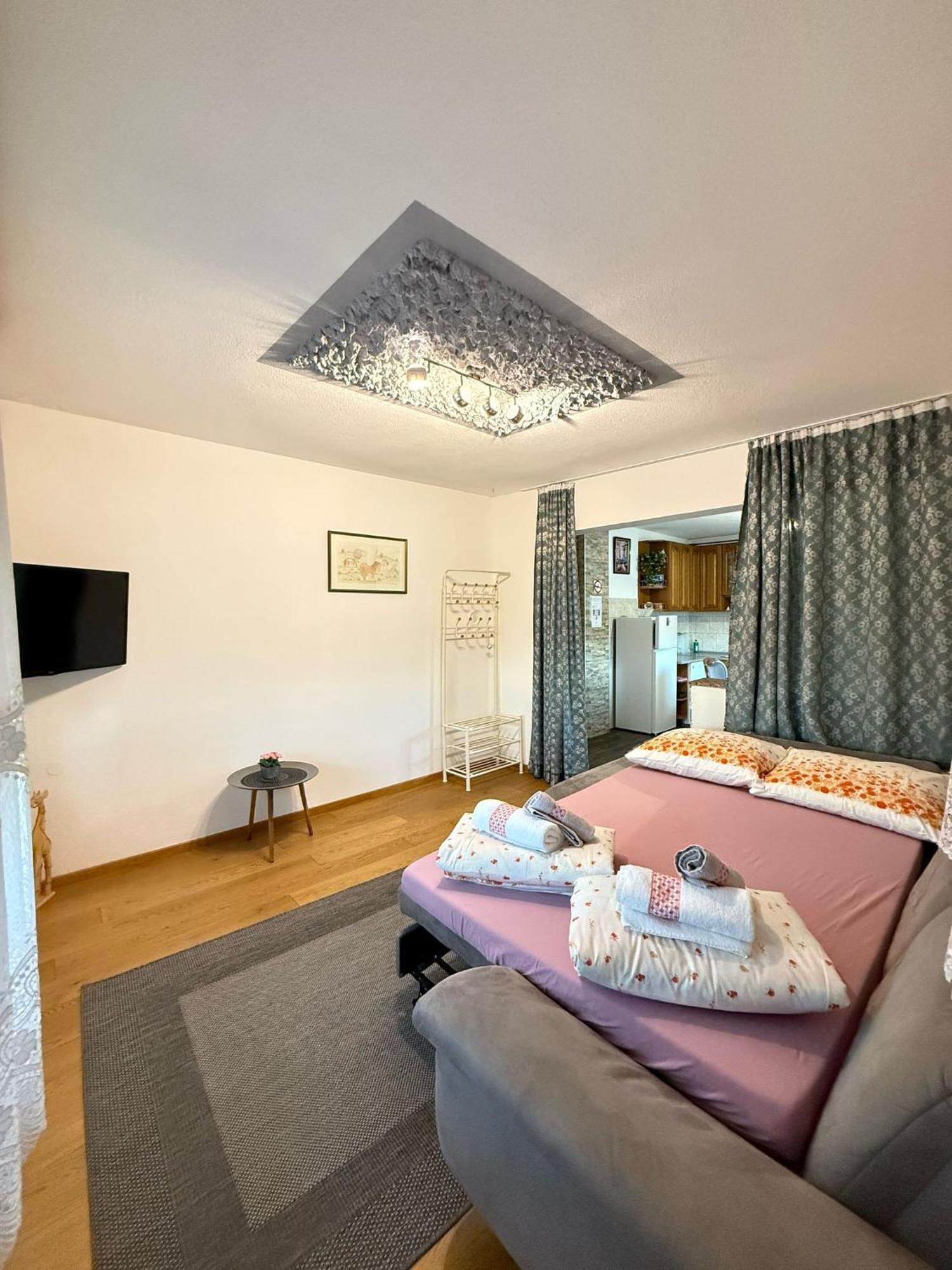 Apartments Marija Vrelo Koreničko Eksteriør billede