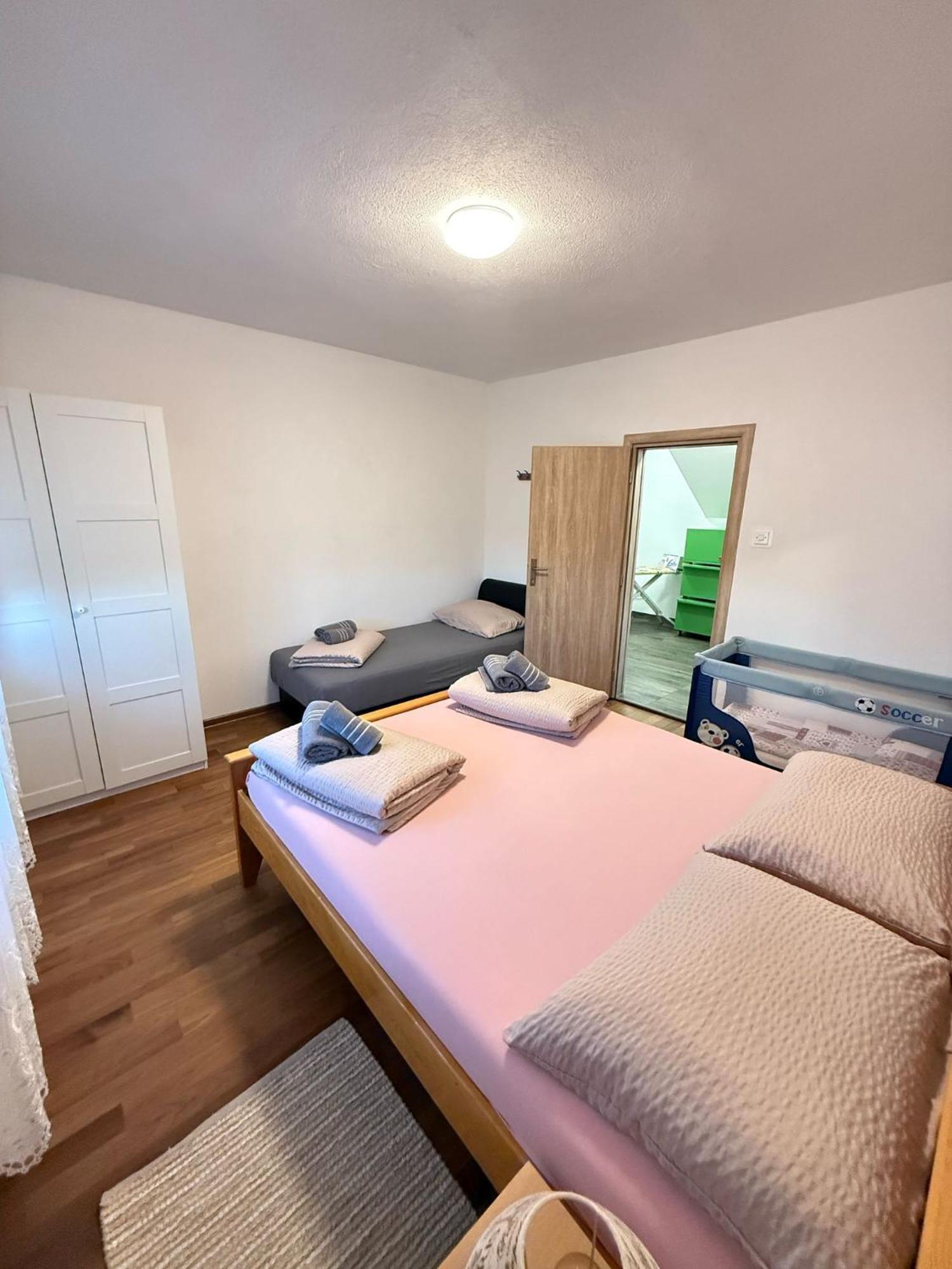 Apartments Marija Vrelo Koreničko Eksteriør billede