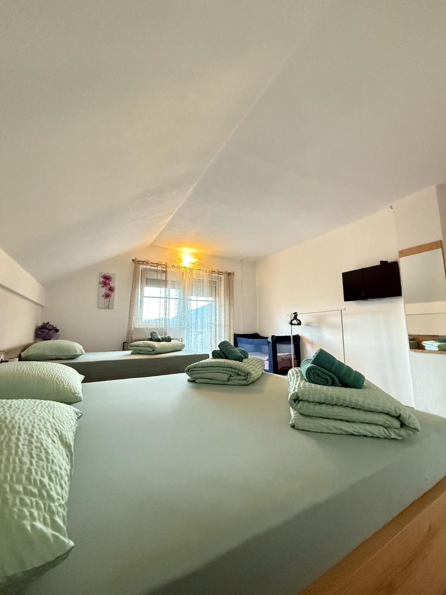 Apartments Marija Vrelo Koreničko Eksteriør billede